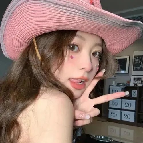 模仿女孩